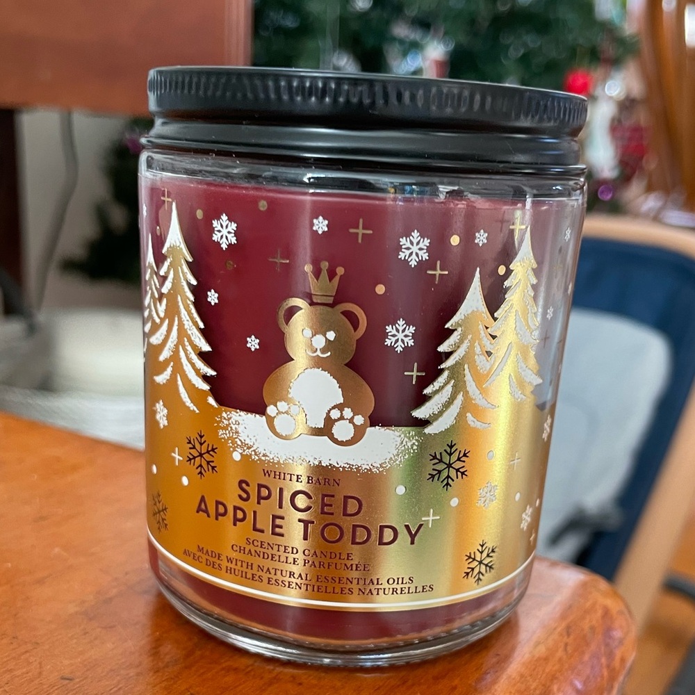 White Barn Gold and Red Holiday Candle